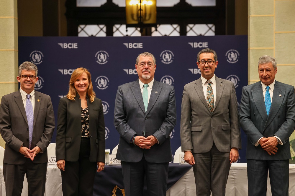 FOTO OFICIAL