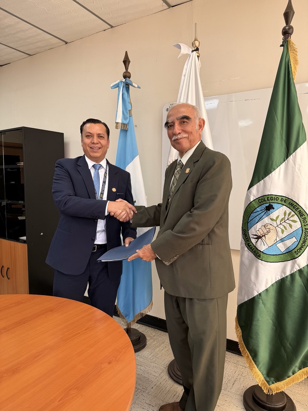 FOTO OFICIAL