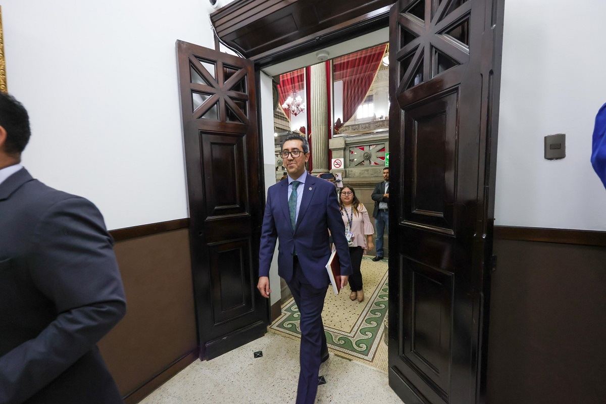 Bajo la dirección del Ministro de Finanzas Públicas, Jonathan Menkos Zeissig se emitieron los instrumentos legales para la dotación de fondos.