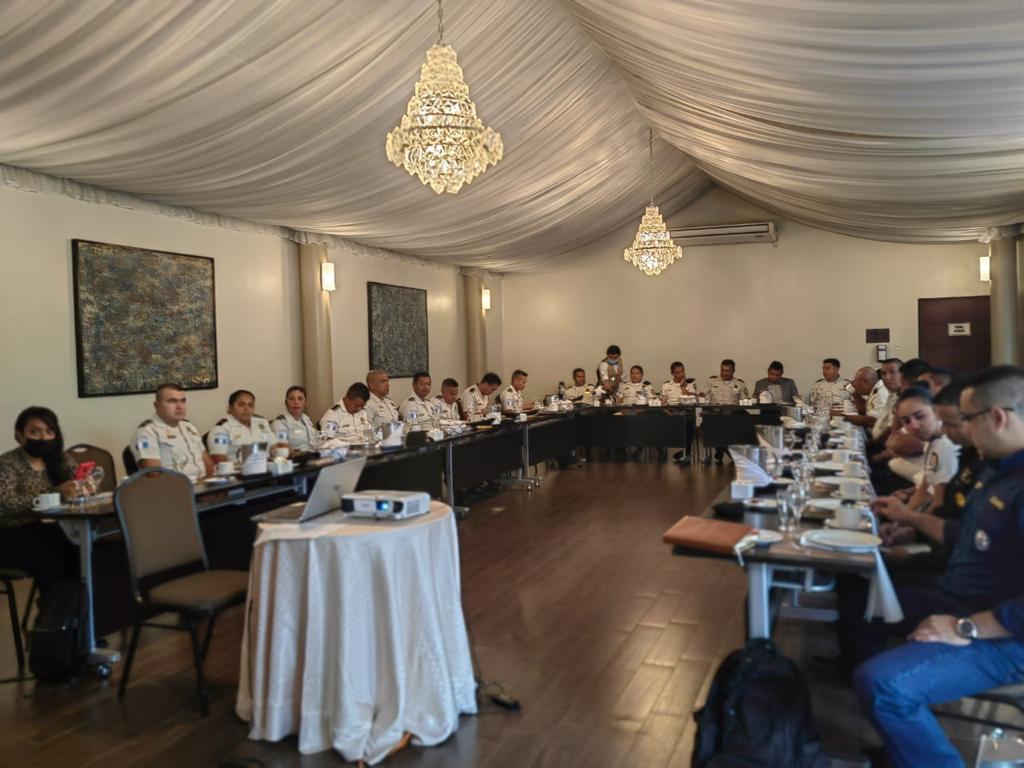 Capacitan a policías sobre Derechos Humanos en Niños y Adolescentes con Familia Privada de Libertad