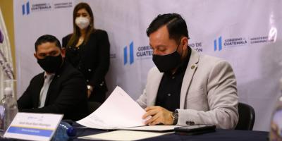 Firman carta de Entendimiento que avala académicamente el curso de actualización «Violencia de Género»