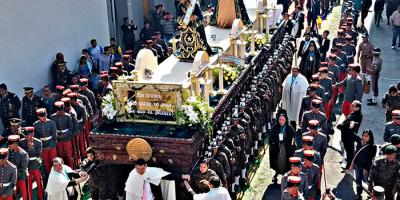 Viacrucis procesional de Jesús Nazareno de la Misericordia y Virgen de Dolores de la Cuasiparroquia Personal Castrense “San Miguel Arcángel”