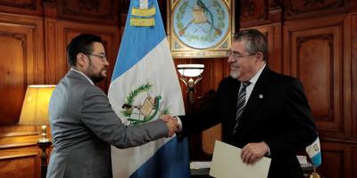 Presidente Bernardo Arévalo Juramenta a nuevo Comisionado COPADEH