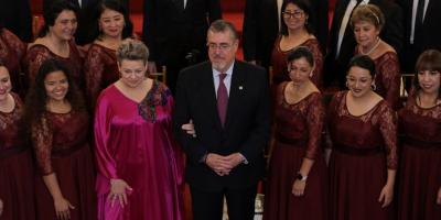 Presidente Bernardo Arévalo y su esposa Lucrecia Peinado
