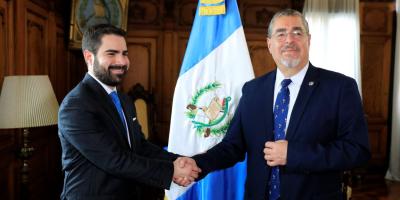 Presidente Bernardo Arévalo juramenta a Comisionado 