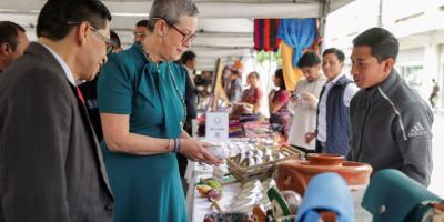 La viceministra de Desarrollo de la MIPYME, Elizabeth Ugalde, inauguró este martes la VIII Feria Nacional Mi Pueblo Mi Producto