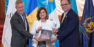 Vicepresidenta participa en lanzamiento de programa.