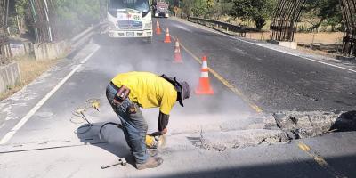 Realizan mejoras al puente Obispo Francisco Marroquín en Santa Rosa