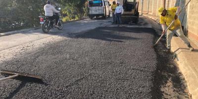 Avanzan los trabajos de bacheo en la ruta San Raymundo – El Carrizal