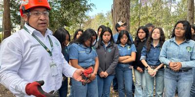 INAB capacita a futuros peritos forestales de la ENCA en manejo de recursos genéticos