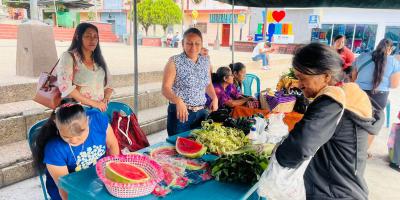 Variedad de cosechas y productos destacan en Feria del Agricultor de Santa Cruz El Chol