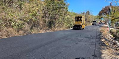 Colocan nueva carpeta asfáltica que beneficiará a vecinos de Yupiltepeque, Jutiapa