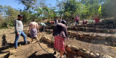 Familias de Baja Verapaz tecnifican su producción de patio