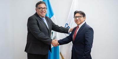El titular de SEGEPLAN, Carlos Mendoza, juramenta a Ervin Fidel Us Álvarez, como subsecretario de Planificación y Programación para el Desarrollo.