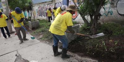 Limpian y conservan 12 tramos carreteros en Quetzaltenango