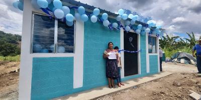 Familias de Chimaltenango reciben las llaves de su casa propia
