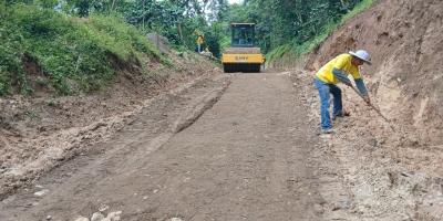 Trabajan por una mejor ruta para familias de Chantel y El Decoro 
