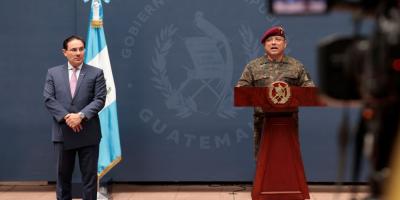 Ministro de Gobernación Marco Antonio Villeda y Ministro de la Defensa, Henry Saenz
