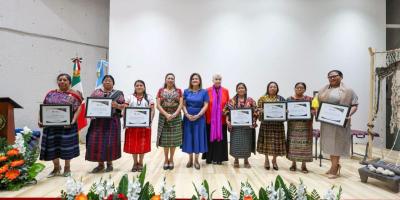 Siete mujeres indígenas destacadas reciben la Orden Ütz Samaj