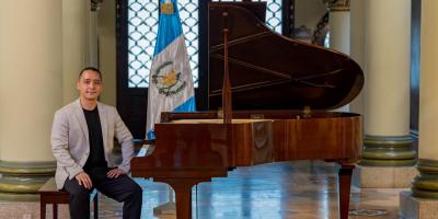 El maestro Junior Medina ensayó su próximo repertorio en el Palacio Nacional de la Cultura