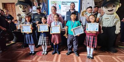 Premian a estudiantes ganadores del Certamen “Yo Soy Prevención”