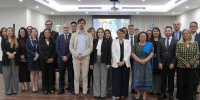 Funcionarios, Cuerpo Diplomático y socios de la cooperación internacional durante la presentación de la ADES.