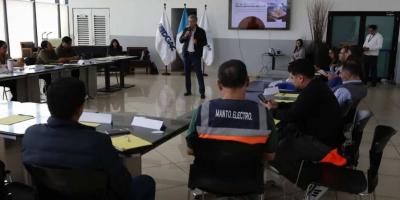 DGAC fortalece a equipo del Aeropuerto La Aurora para mejorar el servicio