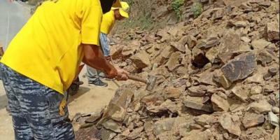 Atienden derrumbes y limpian drenajes en ruta hacia el Puente Corozal, El Progreso