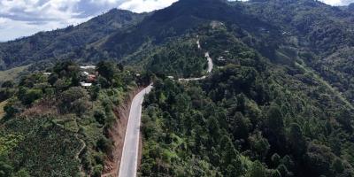 CIV recupera conexiones viales en seis departamentos con más de 14 proyectos