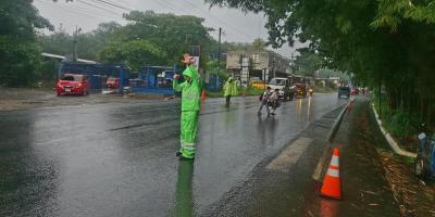 Brindan seguridad vial a estudiantes de centro educativo de la costa sur