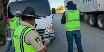 Verifican 165 vehículos en carreteras durante operativos interinstitucionales
