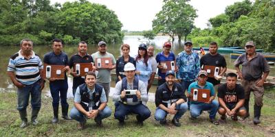 Pescadores de Petén reciben dispositivos de monitoreo satelital para sus faenas