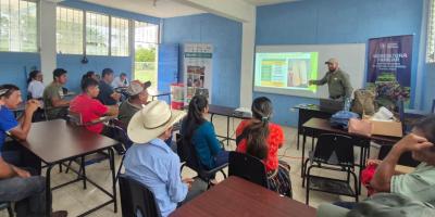 Productores de Poptún fortalecen la producción de maíz y frijol