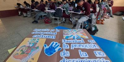 Estudiantes reafirman su identidad Maya K'iche' en jornada sobre autoidentificación