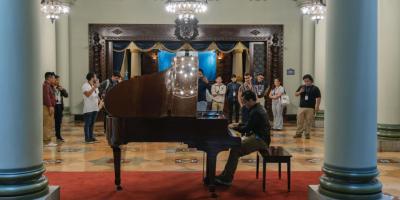 Maestro Junior Medina se prepara para su temporada de conciertos en el Palacio Nacional de la Cultura