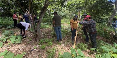 Agricultores de Monjas aprenden técnicas para conservar la humedad del suelo