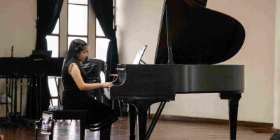 El piano Steinway del Conservatorio Nacional de Música vuelve a sonar tras su reconstrucción