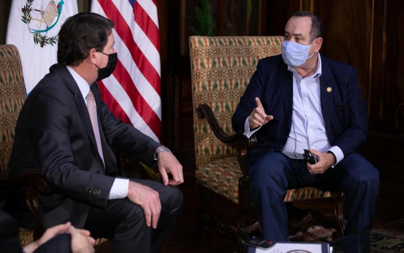 Presidente recibe visita del senador estadounidense Bill Hagerty. 