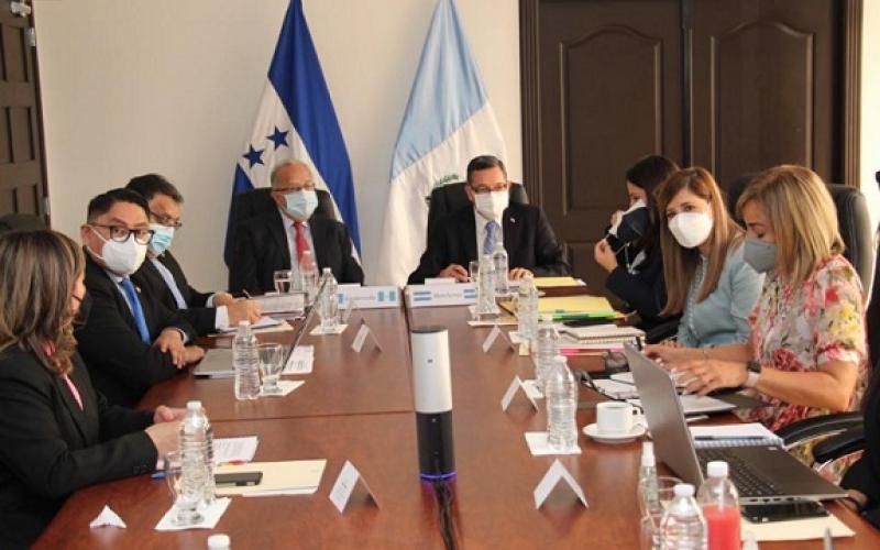 Viceministro de Ambiente, Fredy Chiroy, en la Comisión Binacional Guatemala-Honduras