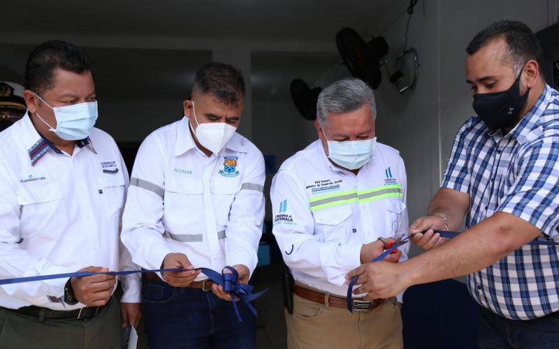 Corte de cinta del nuevo comedor social en el Puerto de San José