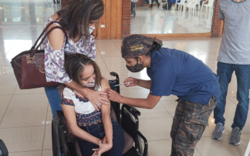 Brigada “Mariscal Zavala” inicia vacunación a personas con discapacidad