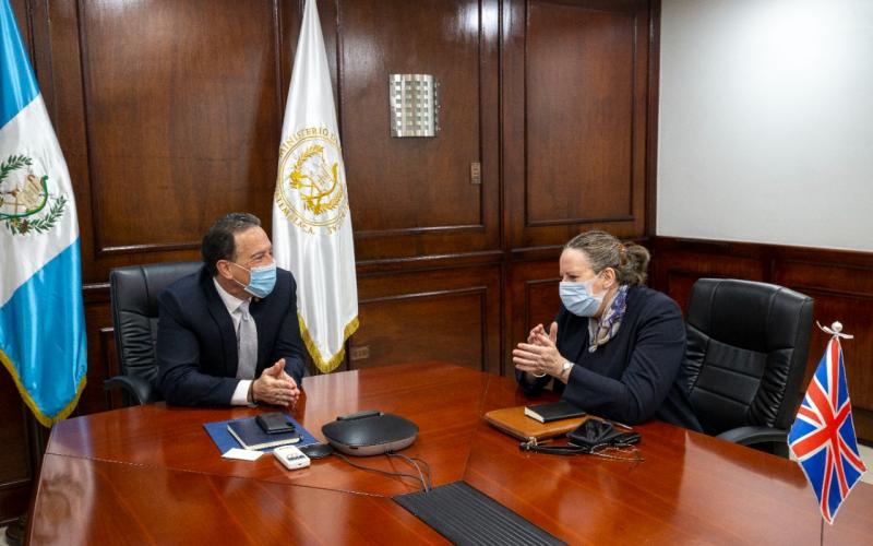El Ministro de Finanzas Públicas, Alvaro González Ricci sostuvo una reunión con Fiona Clouder, Embajadora de la Región de América Latina y el Caribe, para la Conferencia de las Naciones Unidas sobre el Cambio Climático (COP26)