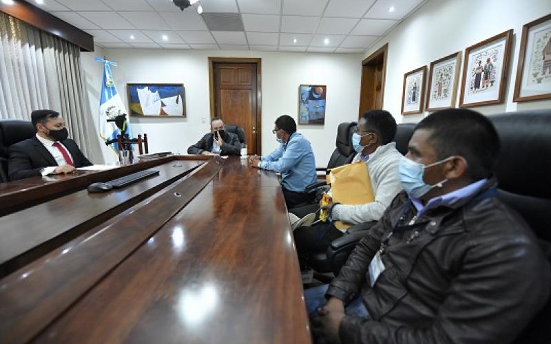 Presidente Alejandro Giammattei recibe a autoridades del municipio de Nahualá