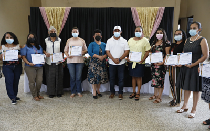 15 mujeres concluyeron con el curso de especialización de bambú. 