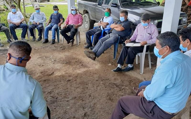 Beneficiarios participan en mesa de diálogo