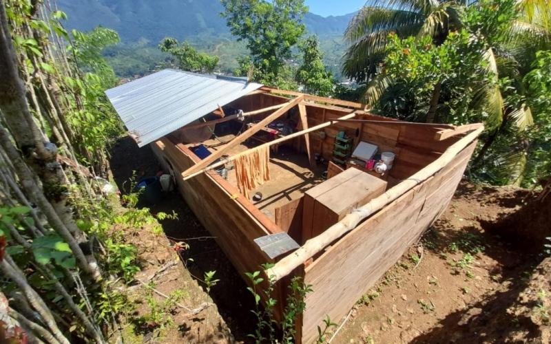 Fuertes lluvias y fuertes vientos provocaron daños en vivienda ubicada en el departamento de Alta Verapaz.