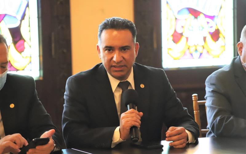Ministro de Ambiente y Recursos Naturales, Mario Rojas Espino
