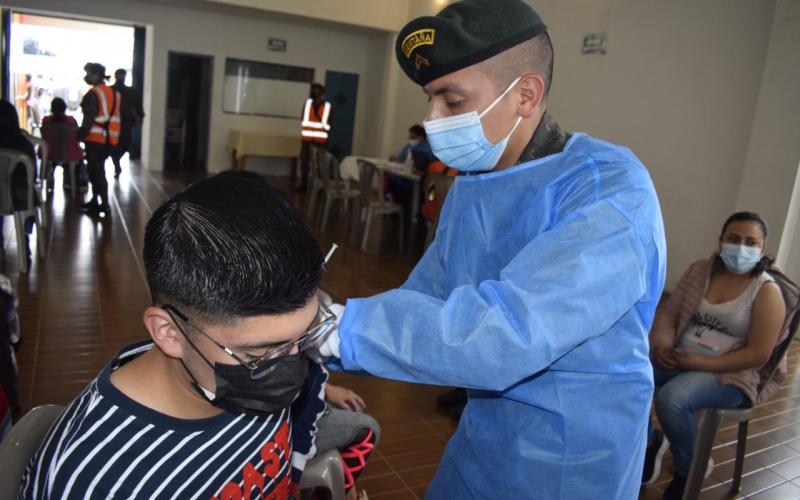 Brigada de Operaciones para Montaña fortalece vacunación de guatemaltecos en el occidente del país