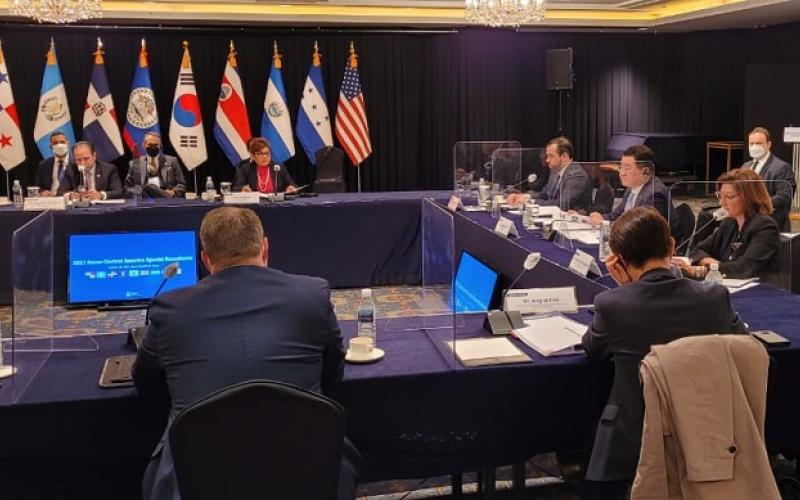 Mesa Redonda con Corea