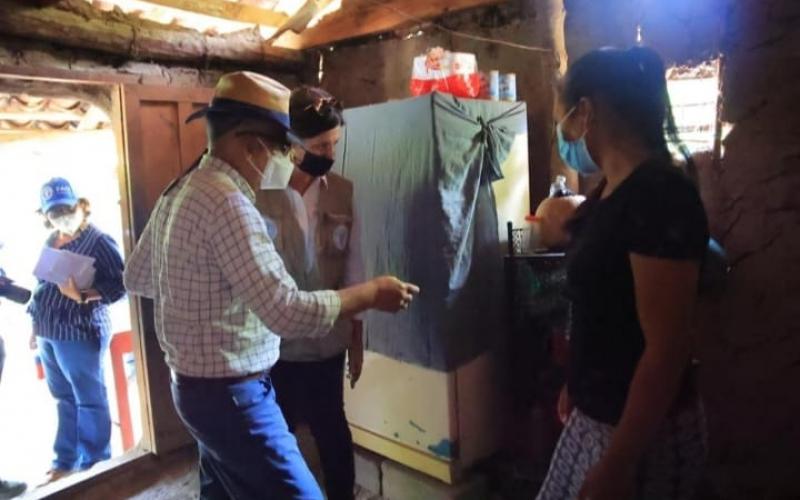 Ministro de Agricultura junto a directora adjunta de FAO efectúan una visita de campo en Jalapa 